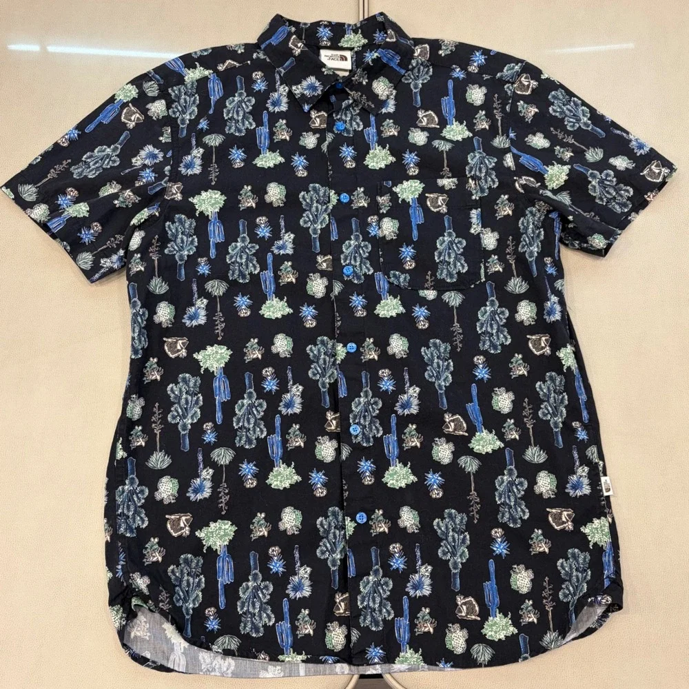 The North Face Medium‎ Black Cactus Desert Print Short Sleeve Button Up Shirt